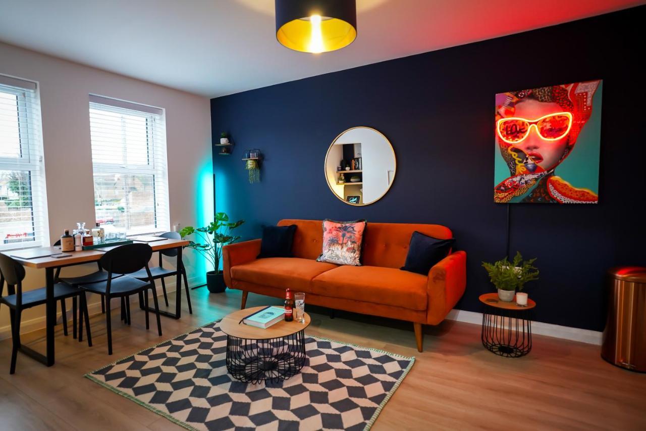 Neon Road At Park House Peterborough City Centre Apartment Εξωτερικό φωτογραφία